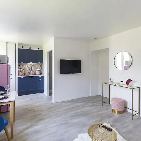 Le Glamour *studio *parking Prive* *wifi*calme* Apartment *